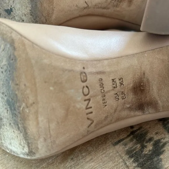 Vince Vero Cuoio Nude/Tan Leather Mules with Open-Toe Design