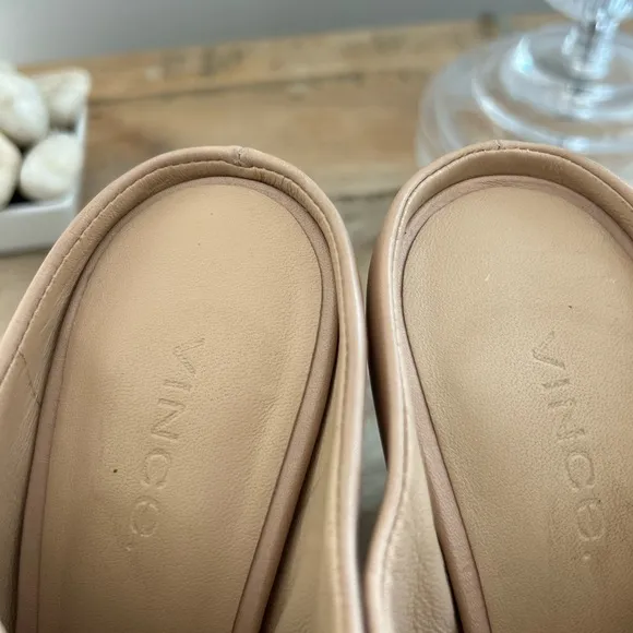 Vince Vero Cuoio Nude/Tan Leather Mules with Open-Toe Design