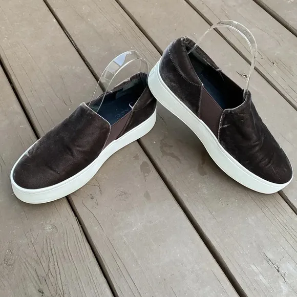 Vince Warren Platform Velvet Slip On in Chocolate Brown size 8M