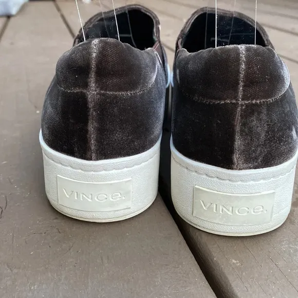Vince Warren Platform Velvet Slip On in Chocolate Brown size 8M