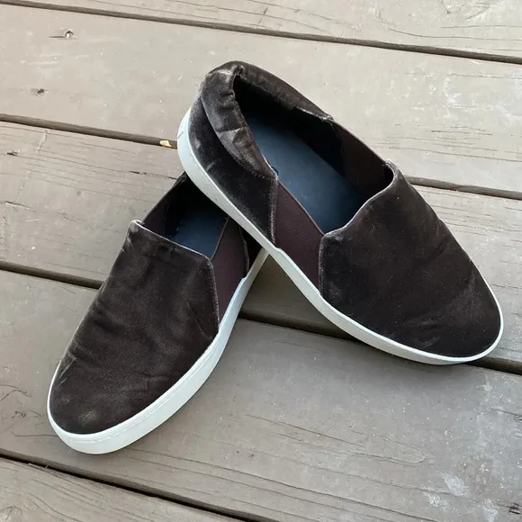 Vince Warren Platform Velvet Slip On in Chocolate Brown size 8M