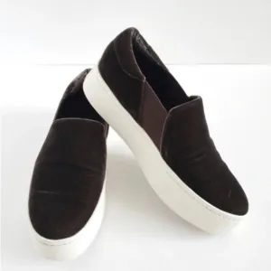 Vince Warren Platform Velvet Slip On in Chocolate Brown size 8M