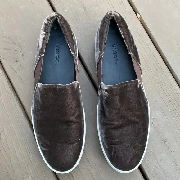 Vince Warren Platform Velvet Slip On in Chocolate Brown size 8M
