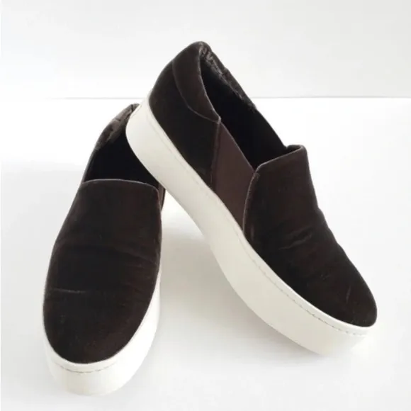 Vince Warren Platform Velvet Slip On in Chocolate Brown size 8M