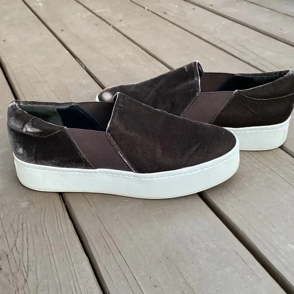 Vince Warren Platform Velvet Slip On in Chocolate Brown size 8M