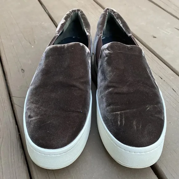 Vince Warren Platform Velvet Slip On in Chocolate Brown size 8M