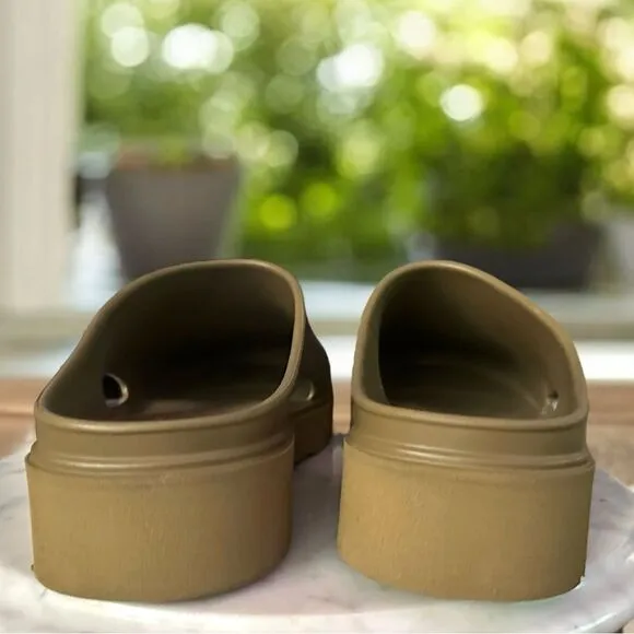 VINCE Unisex GEO Comfort Shoe Cypress Slip On Mules Clogs Womens 15  Mens 13 NEW