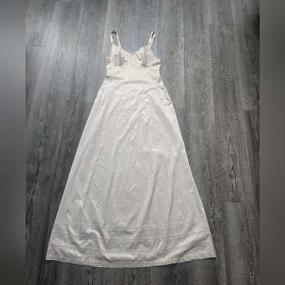 Vintage 1960's Gossard Artemis long light tan slip dress night gown  size 34