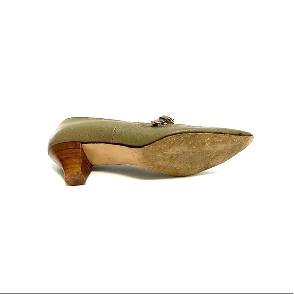 Vintage 1960s khaki pebble leather pointed toe Mary Jane kitten heels