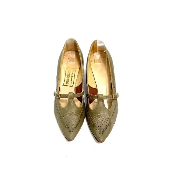 Vintage 1960s khaki pebble leather pointed toe Mary Jane kitten heels