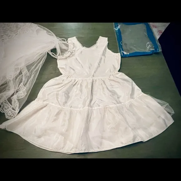 VINTAGE 1960s puffy tulle LACE holy communion dress w/ Slip &amp; Veil! PERFECT 💕