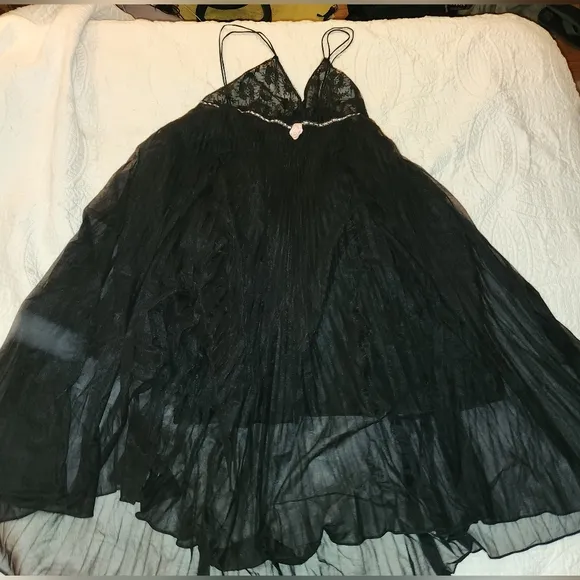 Vintage 1970s Black Lace Flowying Slip Dress
