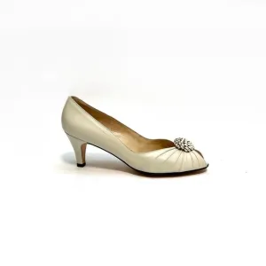 Vintage 1980s deadstock beige leather peep toe flower burst kitten heels