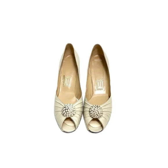 Vintage 1980s deadstock beige leather peep toe flower burst kitten heels