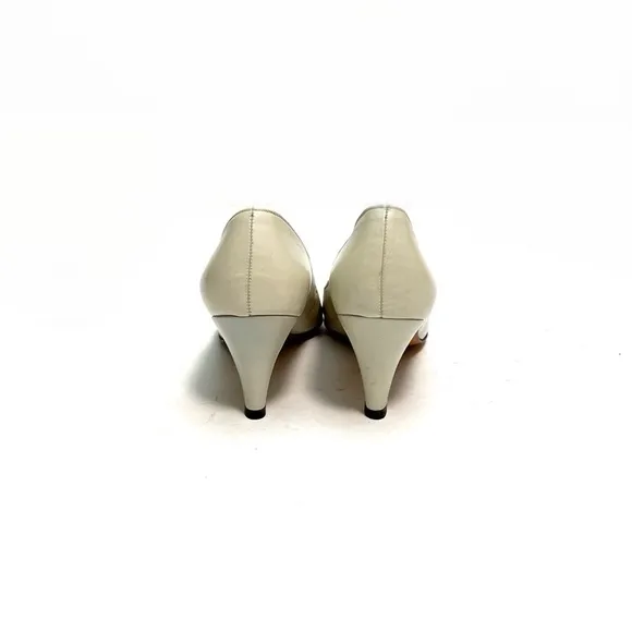 Vintage 1980s deadstock beige leather peep toe flower burst kitten heels