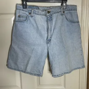 VINTAGE 1990’S 551 LEVI’S ORANGE TAB SHORTS 14​​​​​​​​​​