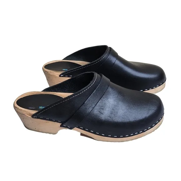 Vintage 1990's Mia women's black leather slip on clogs Size 8.5