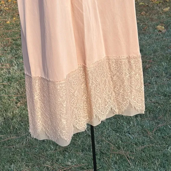 Vintage beige wide lace slip 34 lucite Kayser slip Wide