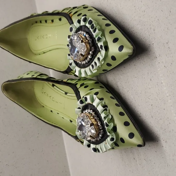 Vintage CASADEI green velvet kitten heels (sz 7B)