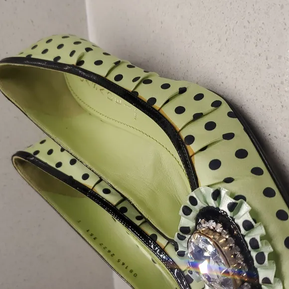 Vintage CASADEI green velvet kitten heels (sz 7B)