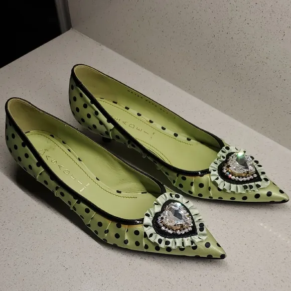 Vintage CASADEI green velvet kitten heels (sz 7B)