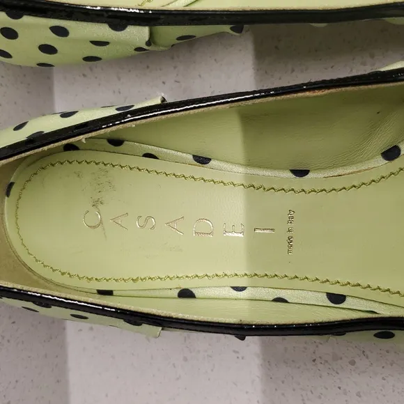 Vintage CASADEI green velvet kitten heels (sz 7B)