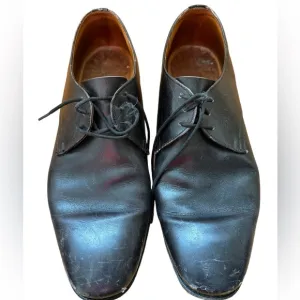 Vintage Church’s Black Leather Oxford Lace-Up in Black. Size 10.5. Gently worn.