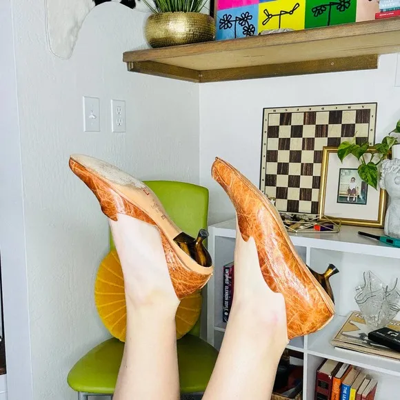 Vintage Cydwoq Leather Scalloped Handmade Kitten Heels