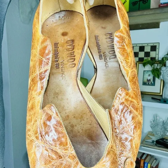 Vintage Cydwoq Leather Scalloped Handmade Kitten Heels