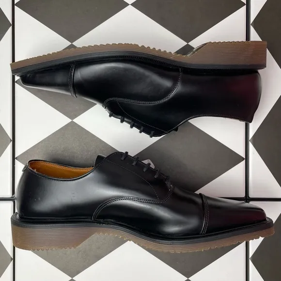 Vintage Dr. Martens Black Smooth Leather 5 Eye Point Toe Oxfords UK 6