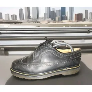 Vintage Dr Martens Mens 10-10.5 Leather Brogue Wingtip Oxfords Made in England