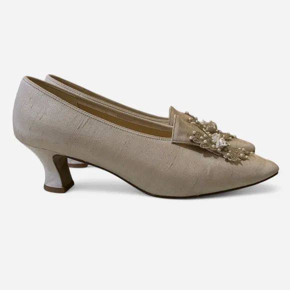Vintage Dyeables Blush Silk ‘Nadia’ Beaded Lace Rose Bridal Kitten Heels Size 7