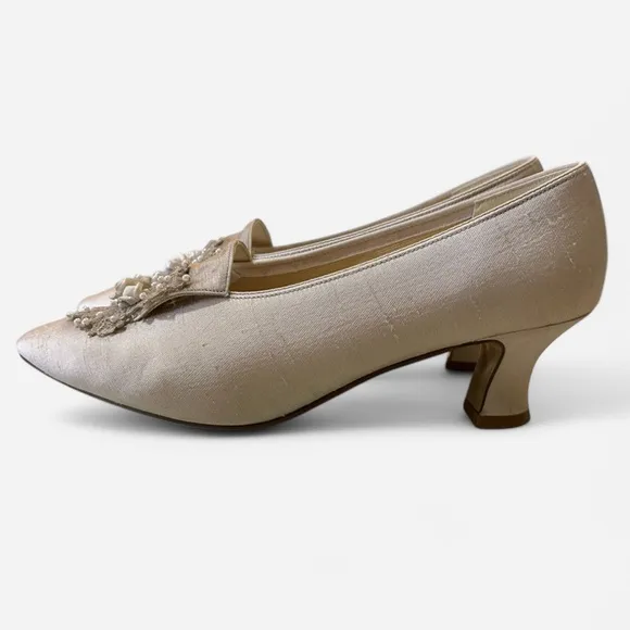 Vintage Dyeables Blush Silk ‘Nadia’ Beaded Lace Rose Bridal Kitten Heels Size 7