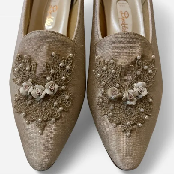 Vintage Dyeables Blush Silk ‘Nadia’ Beaded Lace Rose Bridal Kitten Heels Size 7