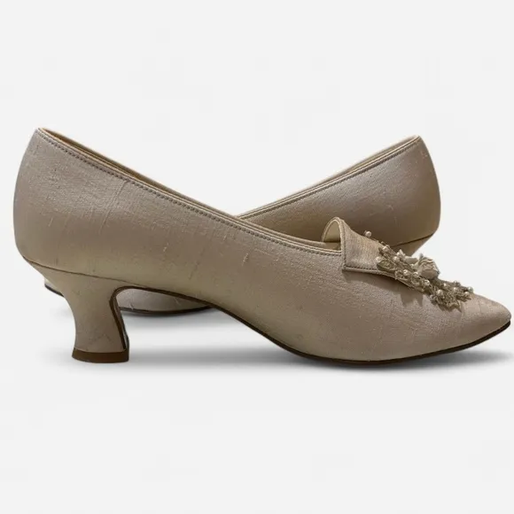 Vintage Dyeables Blush Silk ‘Nadia’ Beaded Lace Rose Bridal Kitten Heels Size 7