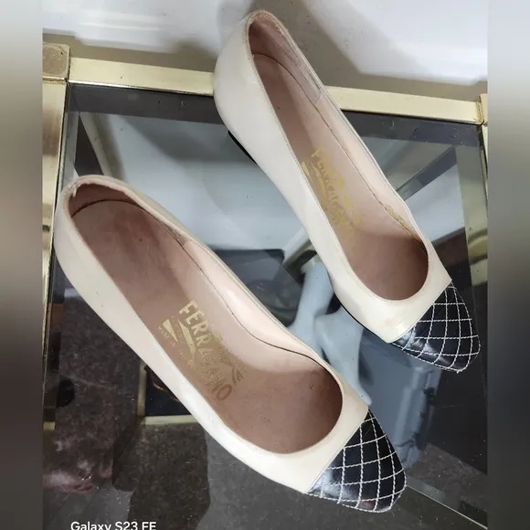 Vintage Ferragamo Kitten heels sz 5.5