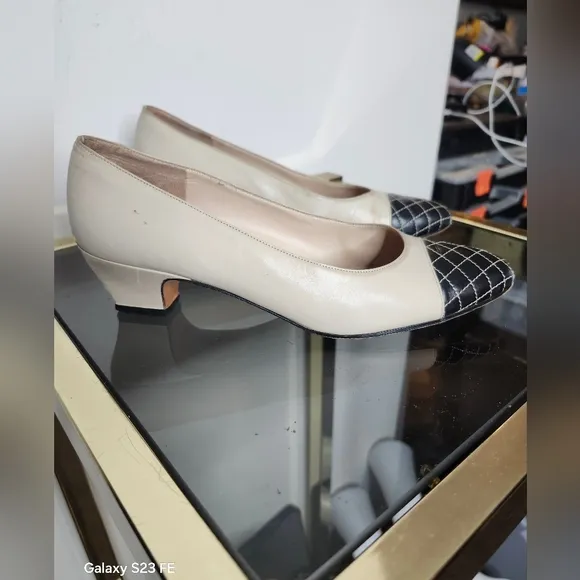 Vintage Ferragamo Kitten heels sz 5.5