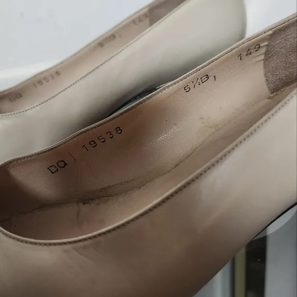 Vintage Ferragamo Kitten heels sz 5.5