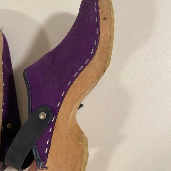 Vintage kid’s Swedish handmade purple suede embroidered clogs — size 33 (2.5 US)