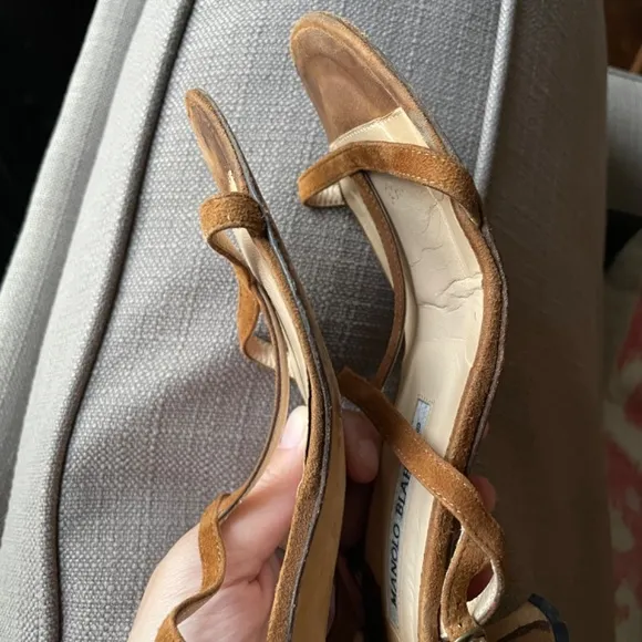 Vintage Manolo Blahnik strappy tan brown suede t strap ankle strap kitten heels