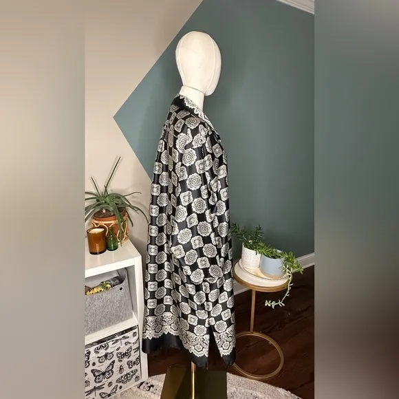 Vintage Natori Baroque Print Satin Lounge Shirt Dress Black Ivory Medallion Med