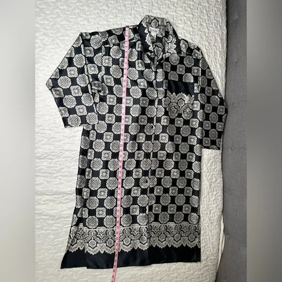 Vintage Natori Baroque Print Satin Lounge Shirt Dress Black Ivory Medallion Med