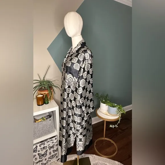 Vintage Natori Baroque Print Satin Lounge Shirt Dress Black Ivory Medallion Med
