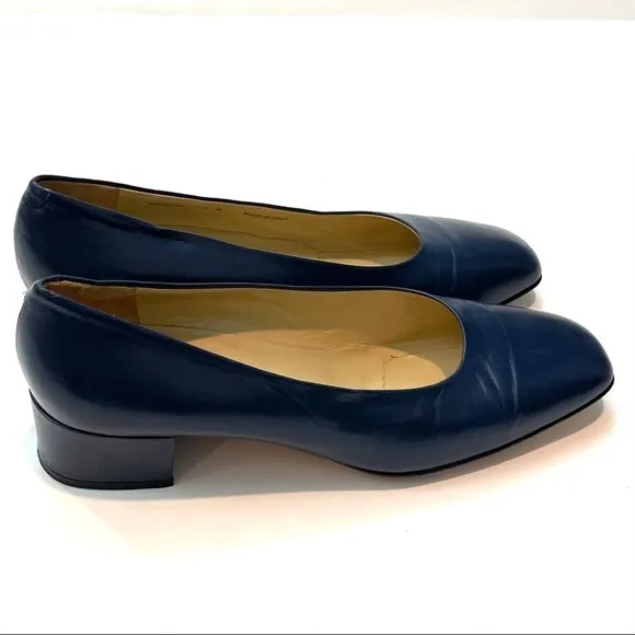 Vintage Navy leather Bally block kitten heels