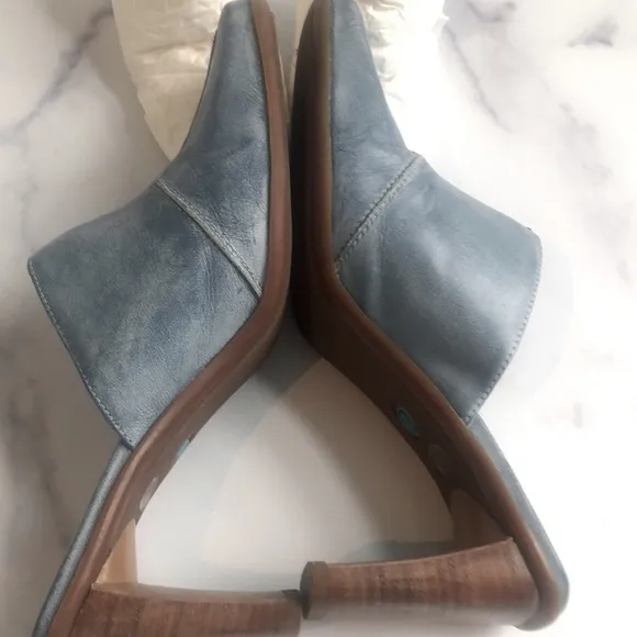 Vintage NICOLE Brakes Blue Stitched Leather Heeled Mules, Size 7M