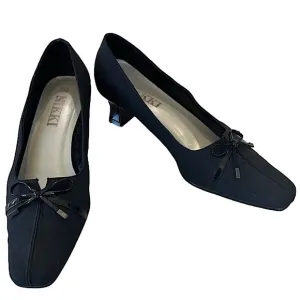 VINTAGE NIKKI Woman’s black shoes patent leather bow &amp; kitty heels size 7.5