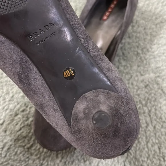 Vintage PRADA Gray Suede Kitten Heel Pumps Size 40.5  (10.5)