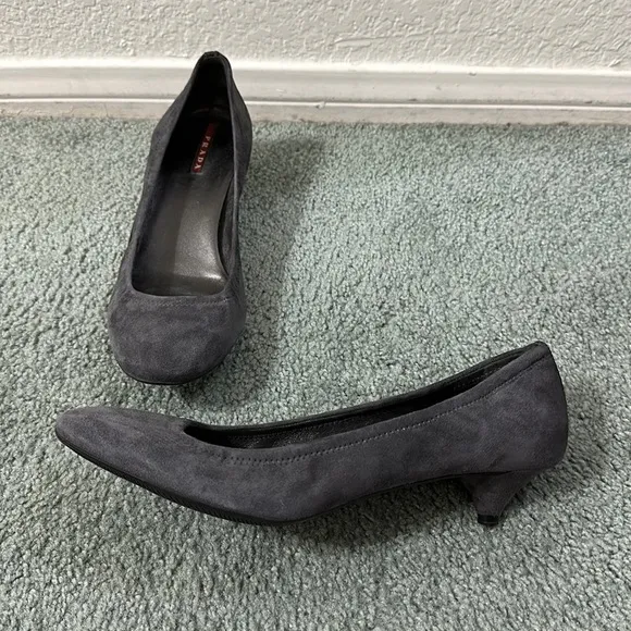 Vintage PRADA Gray Suede Kitten Heel Pumps Size 40.5  (10.5)