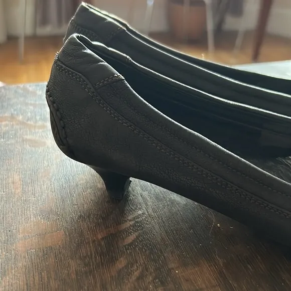 Vintage Prada Leather Loafer w Kitten Heel, size 7