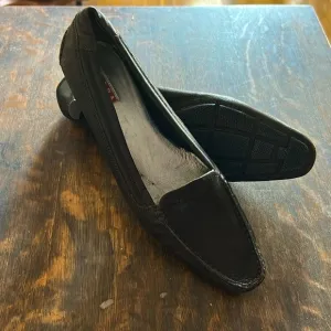 Vintage Prada Leather Loafer w Kitten Heel, size 7